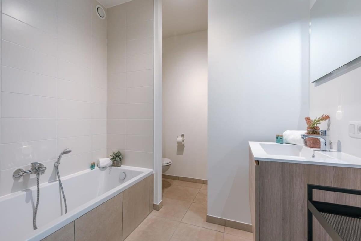 Huswell - Lovely New Apartment At The Harbor + Parking Bruges Extérieur photo